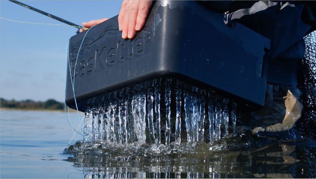 Die „Baskette“ ist mit Löchern versehen, durch die das Wasser ablaufen kann