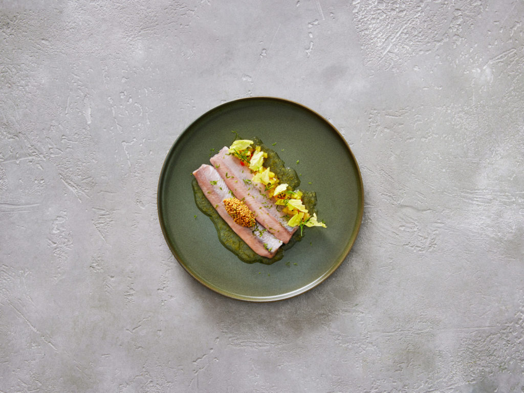 Norwegischer Hering mit Ananas-Chutney, Senf und Limette