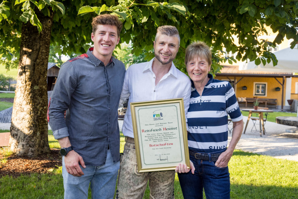 Ein besonderer Höhepunkt am „Tag der Bachforelle“ war die Ernennung des ehemaligen Slalom-Weltcupsiegers Reinfried Herbst zum offiziellen Botschafter des River and Nature Trust für Salzburg. Künftig soll er sich öffentlich für den Schutz heimischer Gewässer und alpiner Naturräume einsetzen.