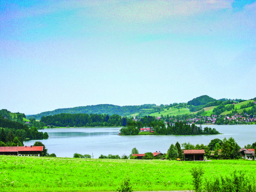 Deutlich kleiner, aber nicht minder interessant präsentiert sich der Schliersee.