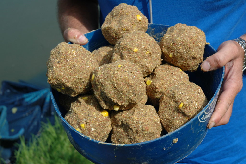 Futterballen mit Schale