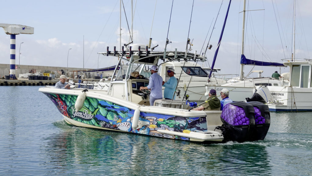Die großen, geräumigen Centerconsole-Boote von Greenflake Fishing sind optimal fürs Angeln im Mittelmeer.