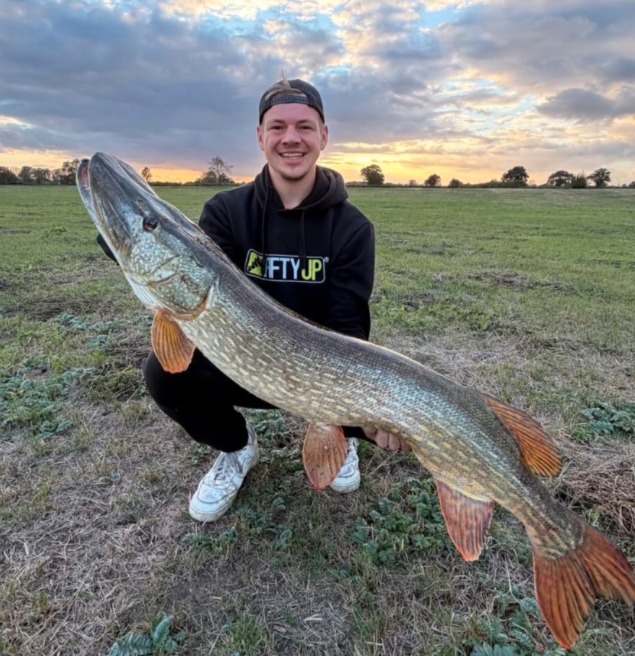 Hecht, 124 cm, Bennett Mönchmeyer