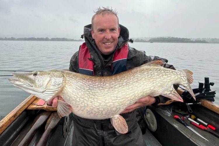 Hecht, 38Ib, Chew Lake