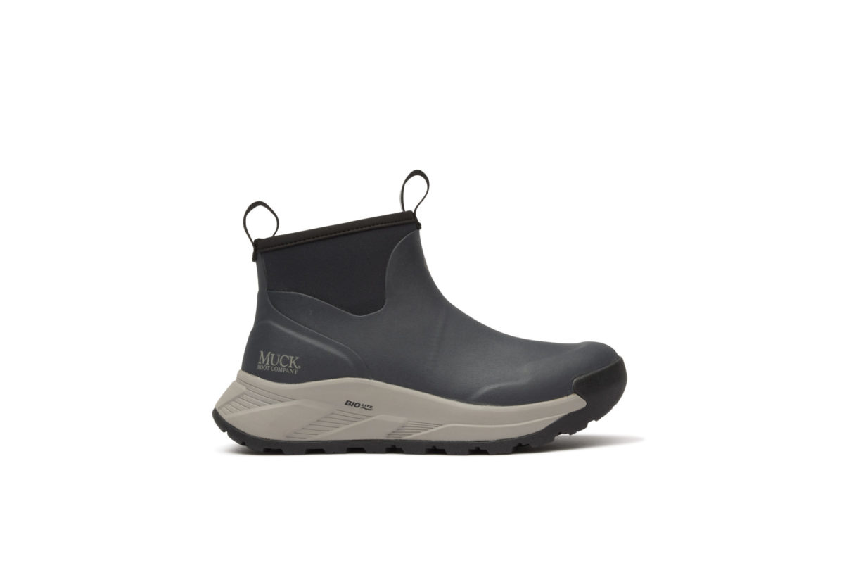 Der Men’s Outmax Ankleboot von Muck Boot kombiniert wasserdichten Schutz mit einer gedämpften Sohle und sportlicher Optik.