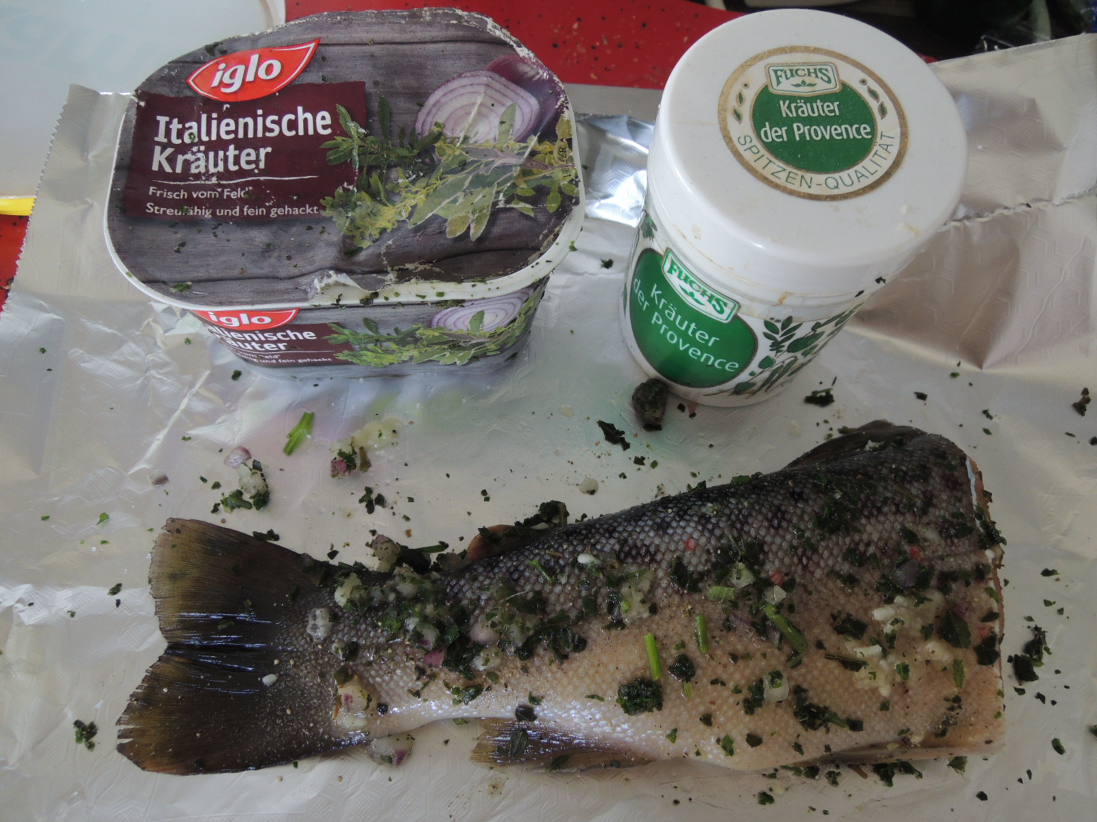 Pochierte (Bach)Forelle im Kräutermantel mit Bratkartoffeln ...