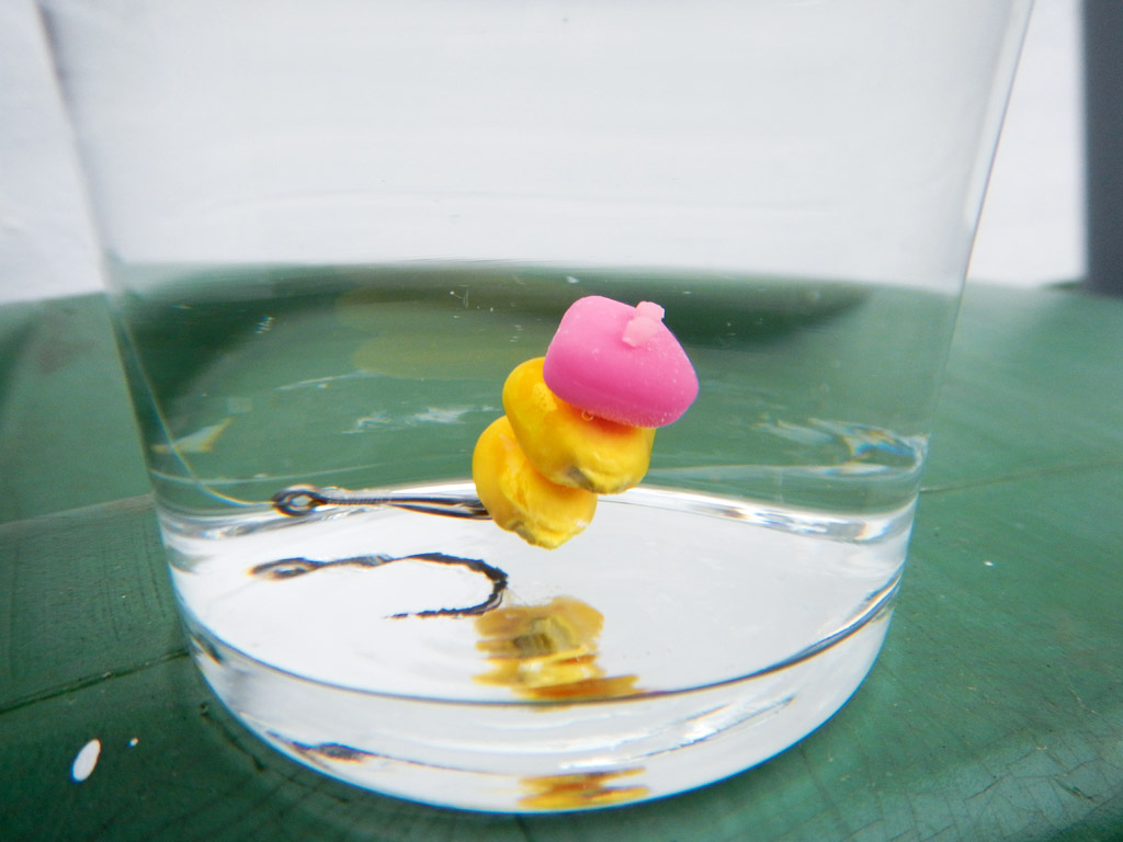Wer Mais aufpoppen möchte, kann dies mithilfe eines schwimmenden künstlichen Maiskorn realisieren. Foto: BLINKER