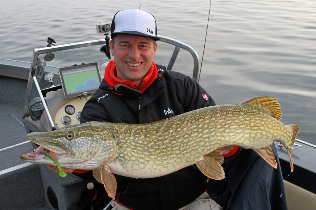 Jan Pusch von der Angelschule Nord und DAM-Teamangler zeigt sein Können und gibt dieses gerne bereitwillig weiter. Foto: FMS